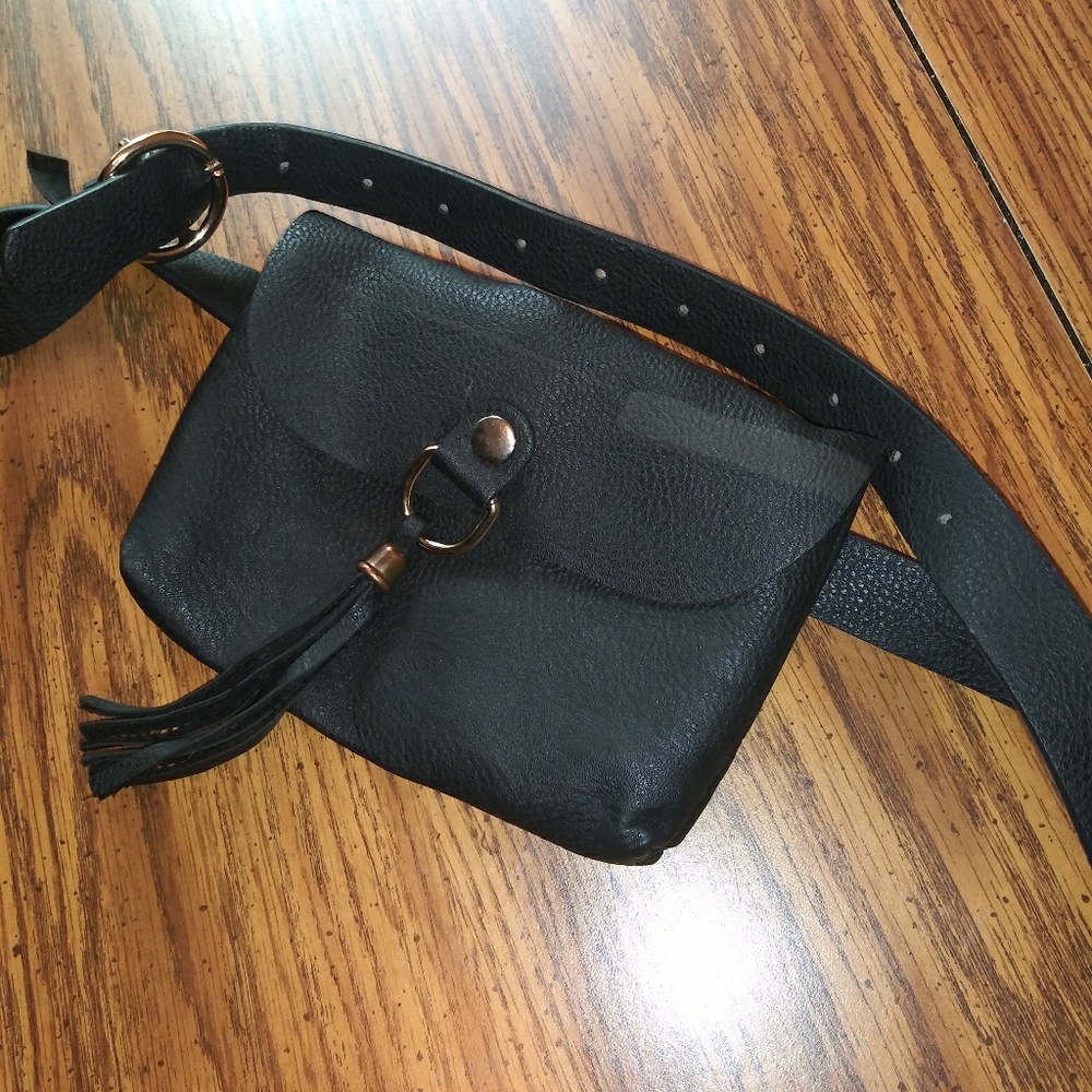 Black Faux Leather Adjustable Fanny Pack 🔥